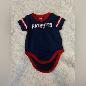 NFL PATRIOTS ONESIE SIZE 6-12 Months
